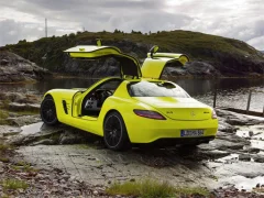 Gioco Mercedes-Benz SLS E-Cell Puzzle in linea