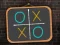 Gioco Tic Tac Toe blackboard in linea