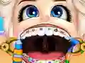 Gioco Baby Elsa Wears A Brace in linea
