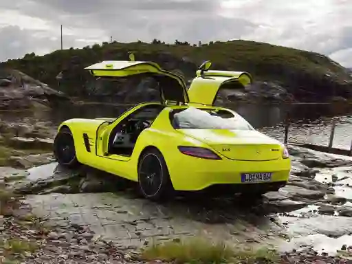 Gioco Mercedes-Benz SLS E-Cell Puzzle in linea