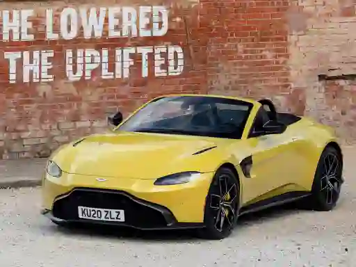 Gioco Aston Martin Vantage Roadster in linea