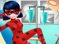 Gioco Ambulanza ragazza punteggiata per supereroe  in linea