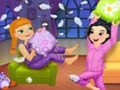 Gioco Una folle lotta con i cuscini durante un pigiama party  in linea